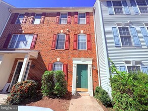 Building Photo - 45474 Oak Trail Square
