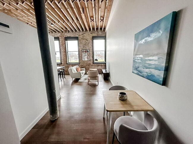 Foto del edificio - 403 W 4th St N