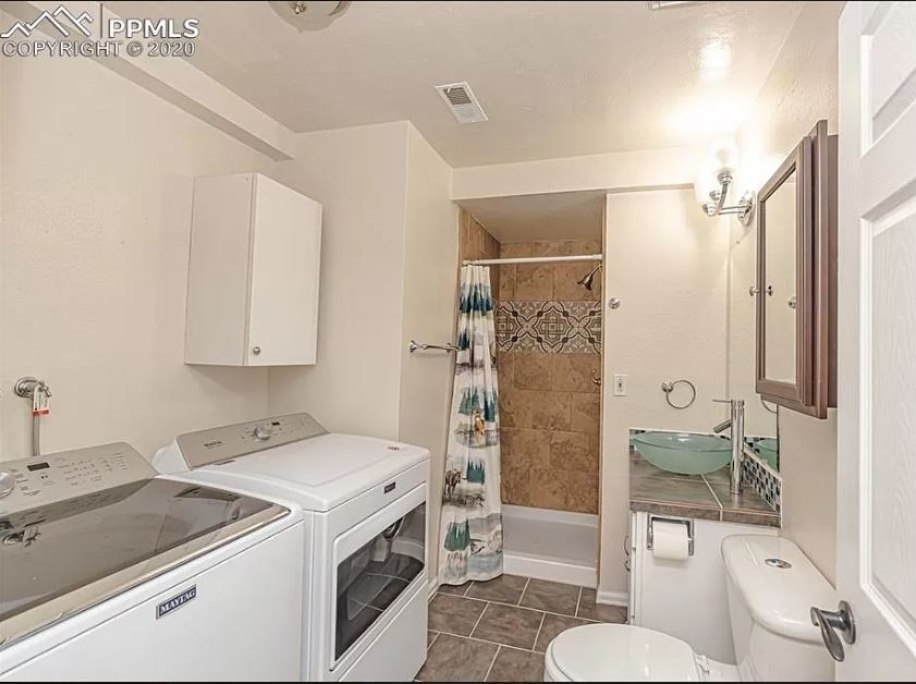 Downstairs Bathroom Pic #1 - 1830 Doherty Rd