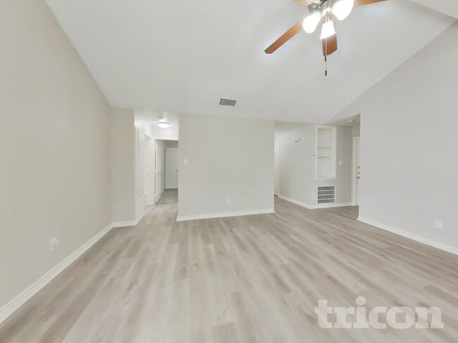 Building Photo - 2214 Townhall Ln