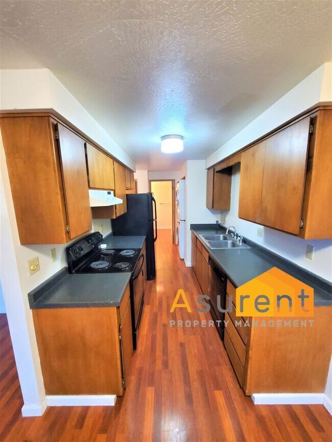 Building Photo - Charming 4-Plex 2 Bedroom 1 Bathroom Unit ...
