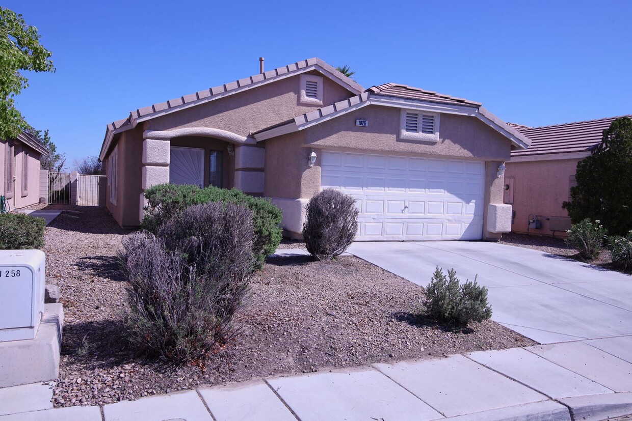 Primary Photo - SOUTH - ONE STORY HOUSE, 3 BEDROOMS/2 BATH...
