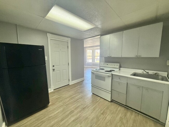 Building Photo - 7 Balsam Ave