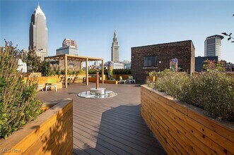 Building Photo - 725 Johnson Ct