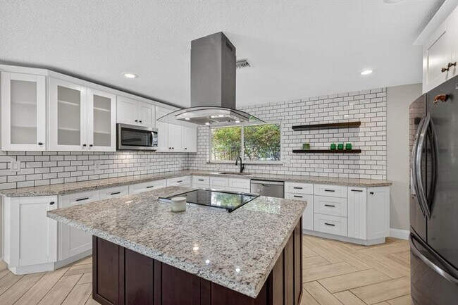 Foto del edificio - 1460 NE 57th Ct