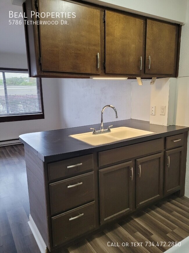 Foto del edificio - 5786 Tetherwood Dr