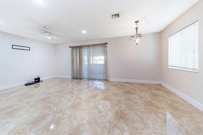 Foto del edificio - 1335 SW 48th Terrace