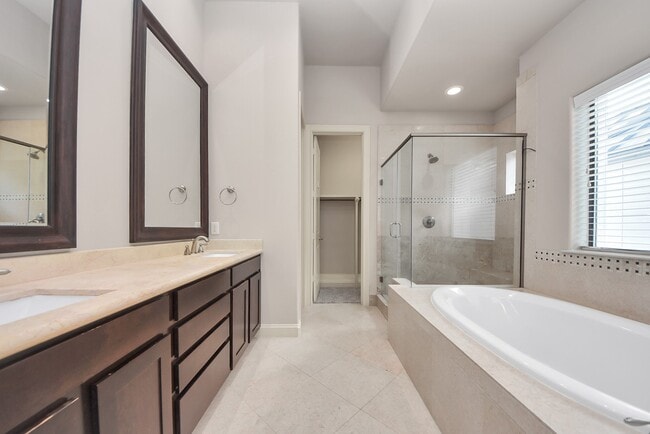 Building Photo - 1831 Dart St