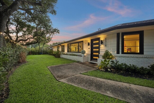 Building Photo - 8518 Westview Dr