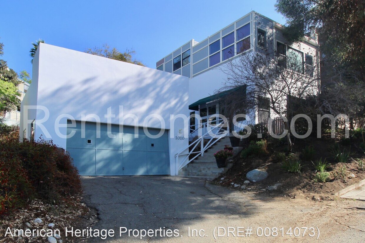 Primary Photo - 2 br, 2.5 bath House - 1010 W. Upas Street