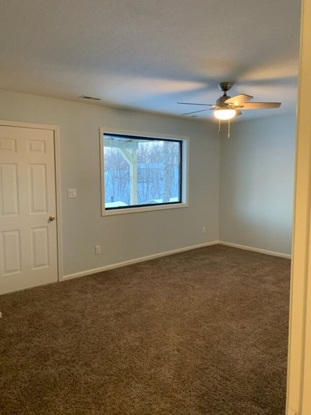 886 Wading Bird Rd Unit 8861 Wading Bird, Camdenton, MO 65020 Room