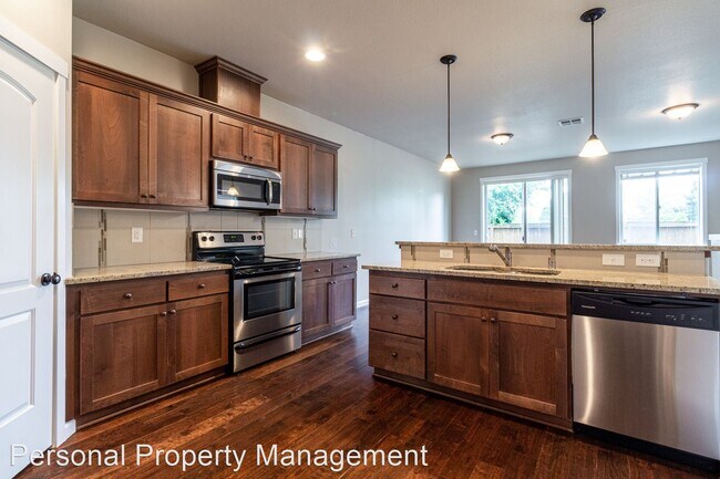 Building Photo - 3 br, 2.5 bath House - 13022 NE 28th Way