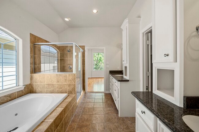 Building Photo - 1726 Stacy Falls