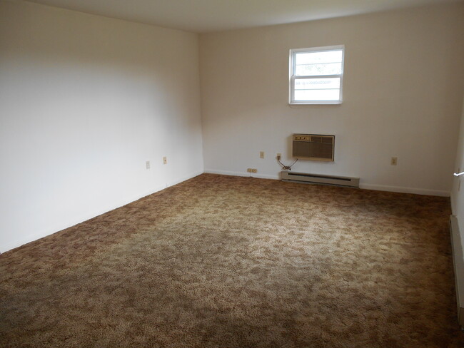 Living Room - 718 E 18th St