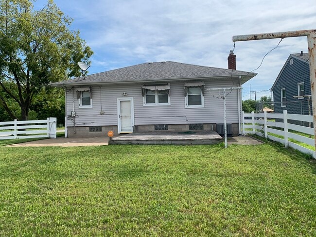 Building Photo - 5514 Northcote Ave