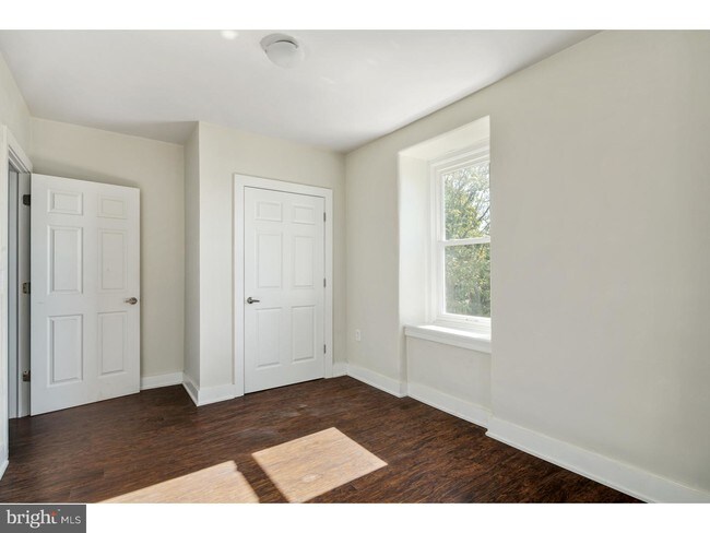 Building Photo - 4922 Cedar Ave
