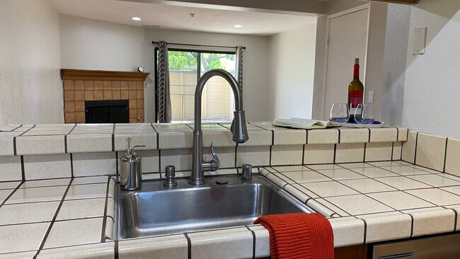 Foto del edificio - Advent - Tranquil Two Bedroom Condo W/ Patio & Two Assigned Parking Spaces!