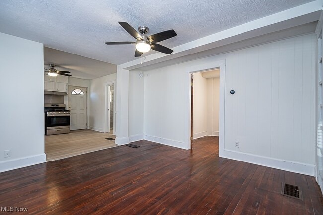 Building Photo - 4205 Woodbine Ave