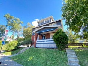 Building Photo - 2084 Waldeck Ave