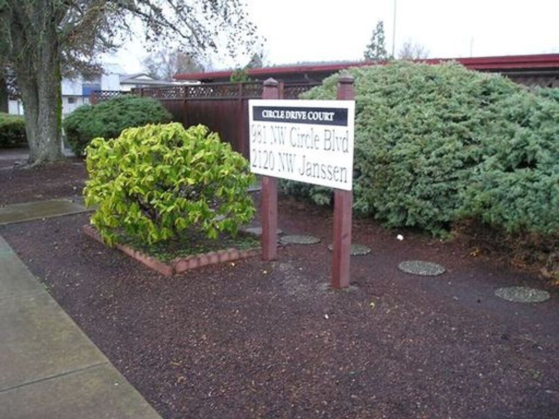 Foto principal - (690) Circle Drive Court 1 Bdrm/ 1 Bthrm