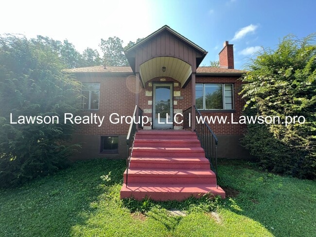Building Photo - Quaint Two Bedroom Home By Christmas Tree Farm