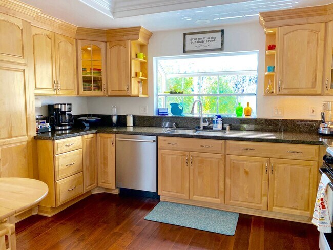 Foto del edificio - Beautiful End Unit Townhome in Fantastic A...