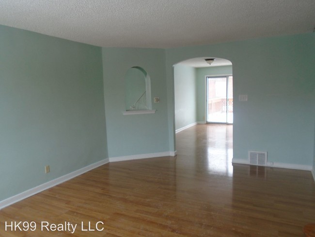 Building Photo - 2222 Disston St