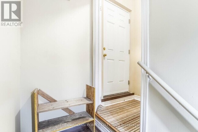 Building Photo - 92 Maddybeth Crescent