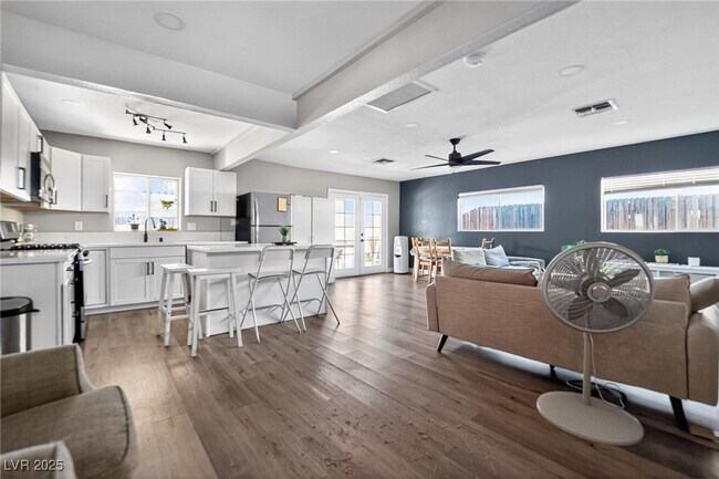 Foto del edificio - 4325 Cory Pl