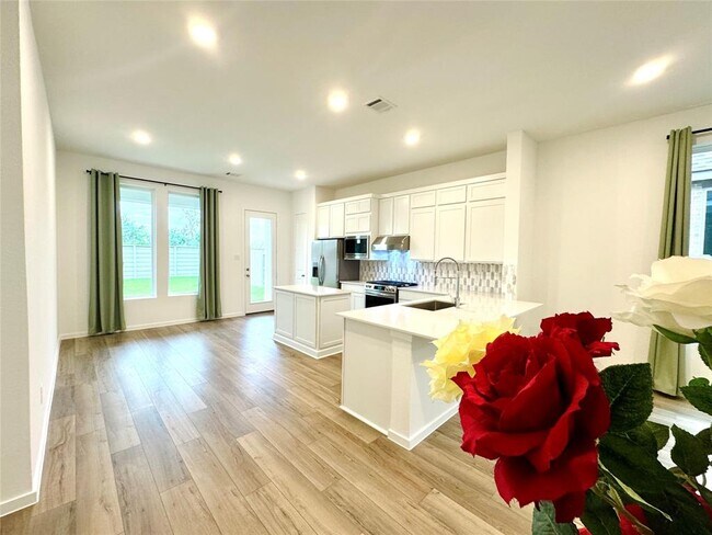 Foto del edificio - 2318 Honeyberry Shrub Dr