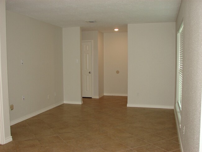 Building Photo - 7010 Buchanan Dr