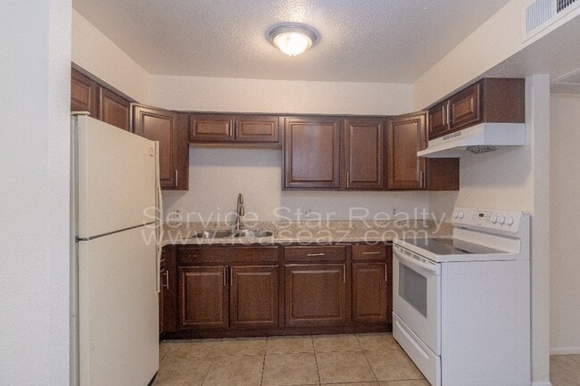 Building Photo - 2807 E Le Marche Ave