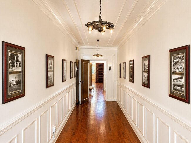 Foto del edificio - 1935 N Vermont Ave