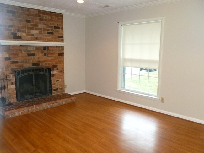 Foto del edificio - 4546 Woods Edge Rd