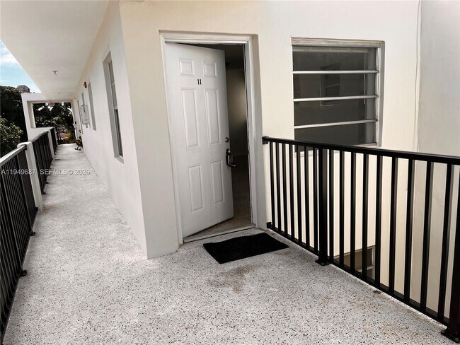 Foto del edificio - 928 SW 30th Ave