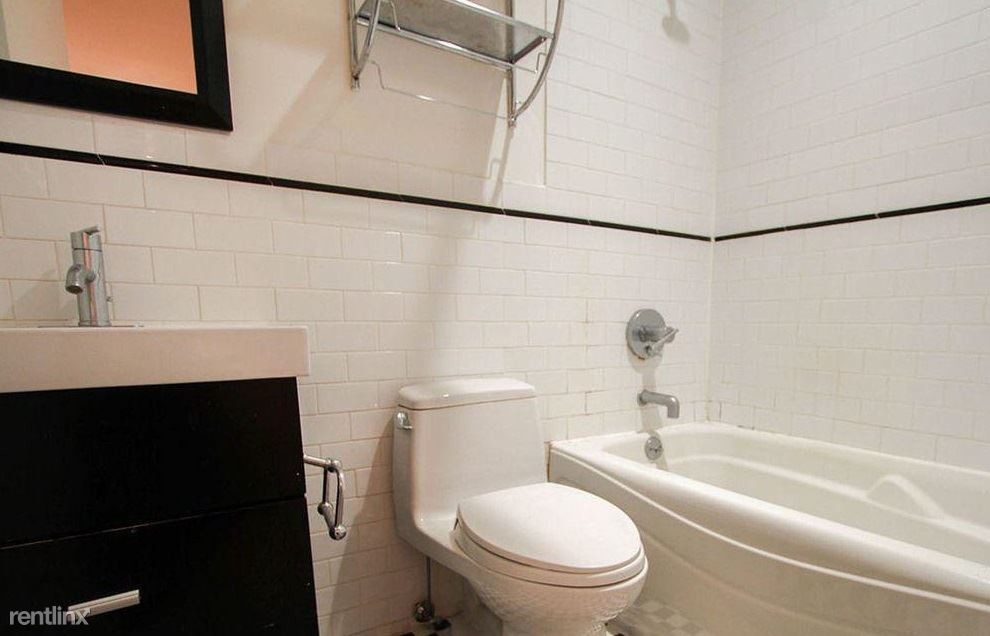 Building Photo - 4 br, 1 bath  - 117 Carlton Ave 3F