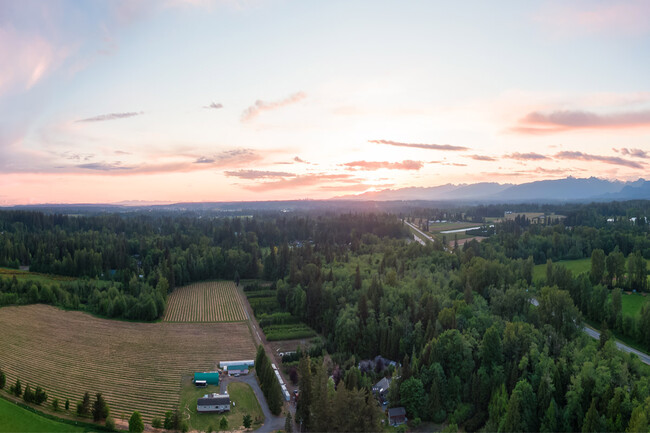 Building Photo - Creek Park Townhomes