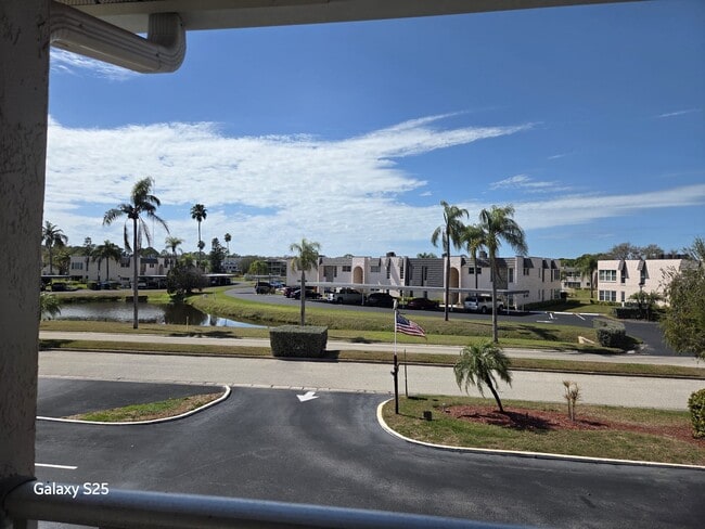 Building Photo - 8101 Heatherwood Dr