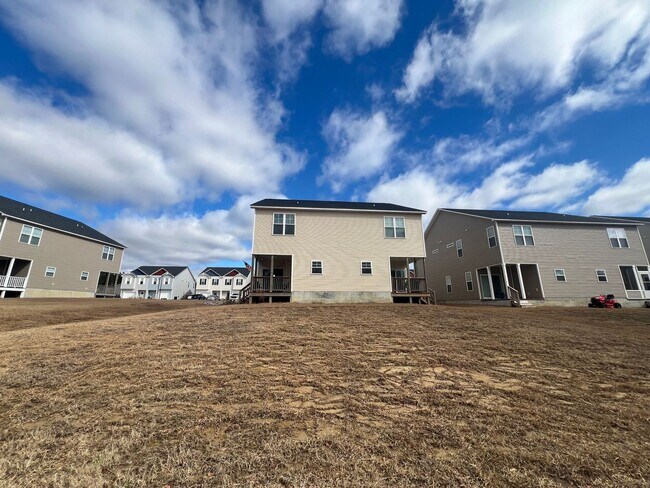 Foto del edificio - 208 Shallowbag Bay Ln