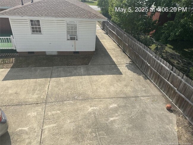 Building Photo - 1113 Juniper Dr