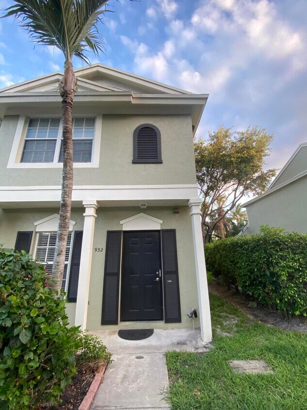 Foto principal - 932 Kokomo Key Ln