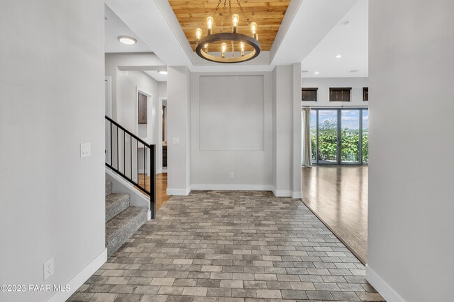 Building Photo - 1584 Majestic Way