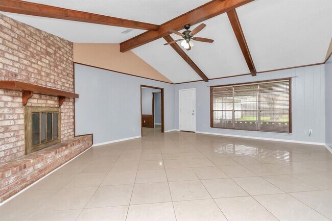 Foto del edificio - 800 Fairway Dr