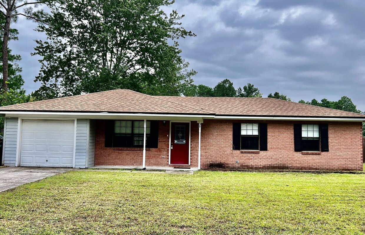 Foto principal - 3/2 LARGE fenced in yard!