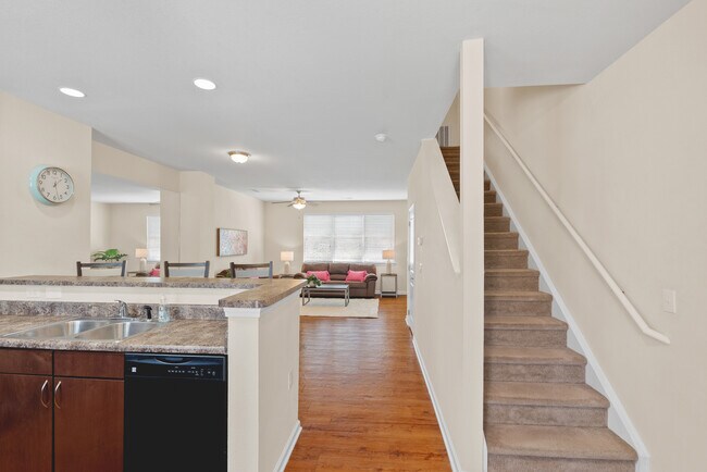 Escalera - The Vue at College Square (Student Housing)