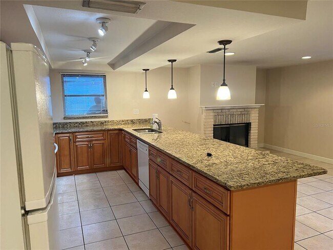 Foto del edificio - 5945 Mockingbird Dr