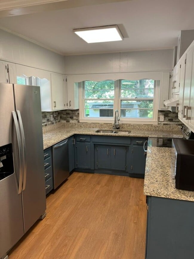 Building Photo - Welcome to your next home!