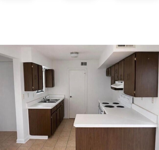 Foto del edificio - 4701 Queens Lace Ct