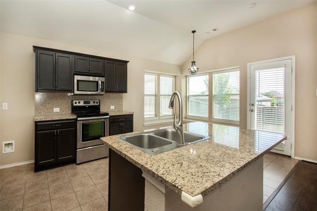 Foto del edificio - 501 Crown Oaks Dr