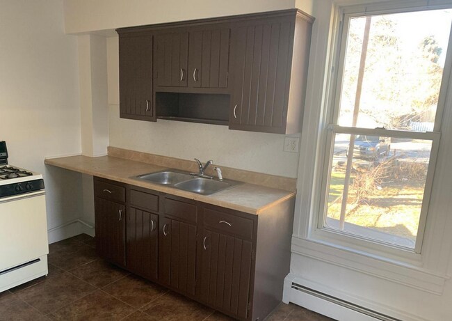 Building Photo - 667 E Philadelphia St